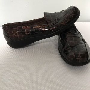Clarks Bendables brown patent croc slipon size 10W